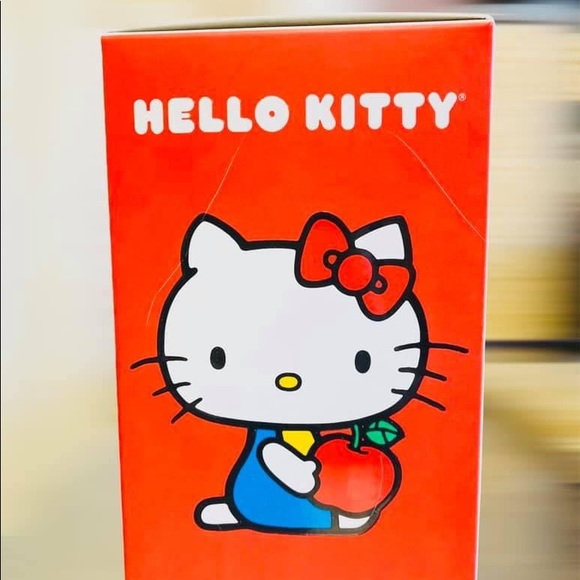 Hello Kitty Polaroid Camera - Picture 8 of 10